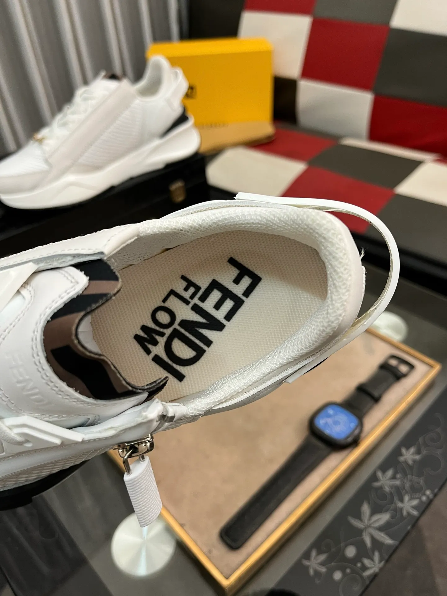 Men's Men's Shoes💰540⌚️⌚️【FENDI】FENDI high-tops are classic and comfortable for men. This complex sneaker is made of soft calfskin➕genuine leather lining➕original ultra-light rubber material with rough outsole. This unique and thin style is suitable for the casual and refined sensibility of this season. It is comfortable and natural on the feet. It is an everyday style for casual travel in autumn and winter! 38−444️⃣colors available